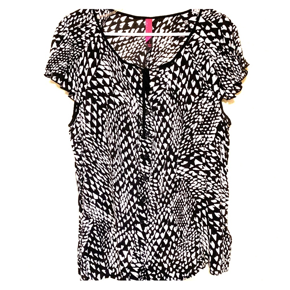 Lightweight shirt with flowy sleeves